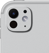iPad Pro, pohled zezadu, stříbrná barva, profesionální fotosoustava s pětičlenným objektivem a adaptivním True Tone bleskem
