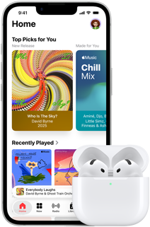 iPhone 17e, pohled zepředu, domovská stránka aplikace Apple Music, vedle jsou AirPody Pro 3 v otevřeném MagSafe nabíjecím pouzdře