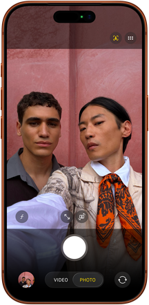 iPhone 17 Pro, pohled zepředu, funkce Centrování záběru pro fotky