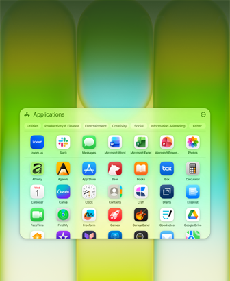 MacBook Neo, obrazovka s okny aplikací Microsoft PowerPoint, Word, Excel a OneNote, Google Chrome a Google Drive, FaceTime, Zprávy, Fotky, Poznámky, Canva, WhatsApp, Zoom, Essayist, Craft, Affinity, Box a Todoist