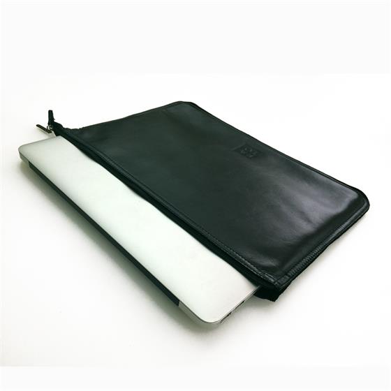 Leather zip RATO SLEEVE - černé kožené pouzdro pro MacBook 13" Air